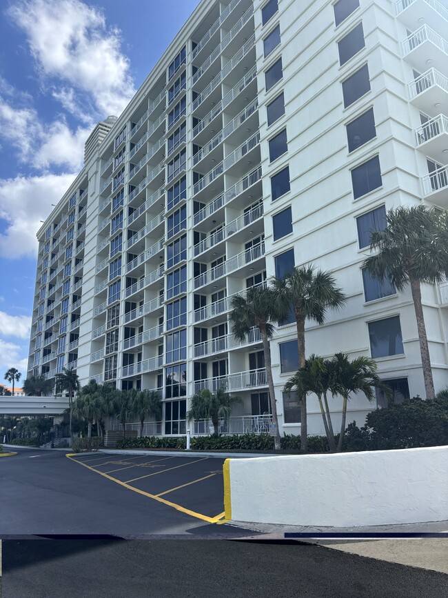 100 Pierce St, Unit 108 in Clearwater, FL - Foto de edificio - Building Photo
