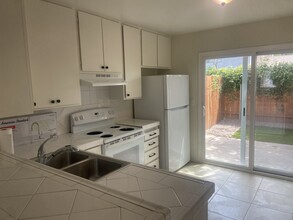 8277 Echo Dell Rd in San Diego, CA - Building Photo - Building Photo