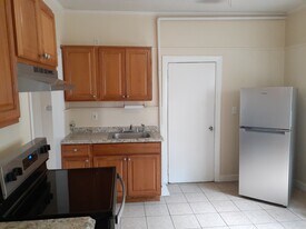 25 Wellington Ave, Unit 1 in Everett, MA - Building Photo