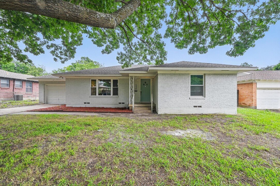 1928 Oldgate Ln in Garland, TX - Building Photo