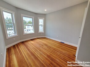 31 Faywood Ave, Unit 3 in Boston, MA - Building Photo - Building Photo