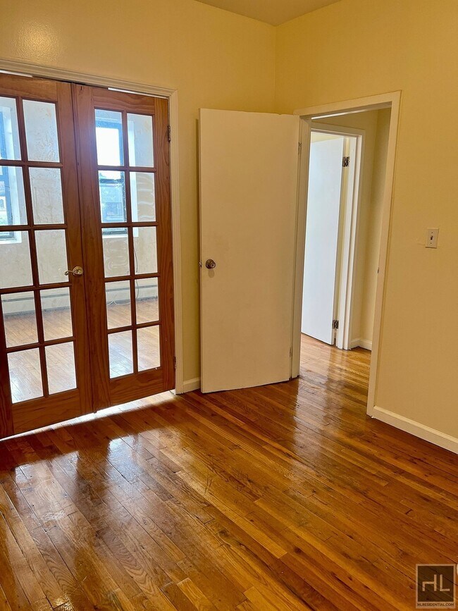 4BR 1BA Historic Mixed Use Loft w/ Massive in Brooklyn, NY - Building Photo - Building Photo