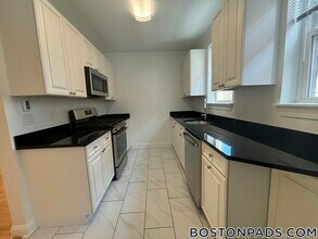 37 Auburn St, Unit 1 in Brookline, MA - Foto de edificio - Building Photo