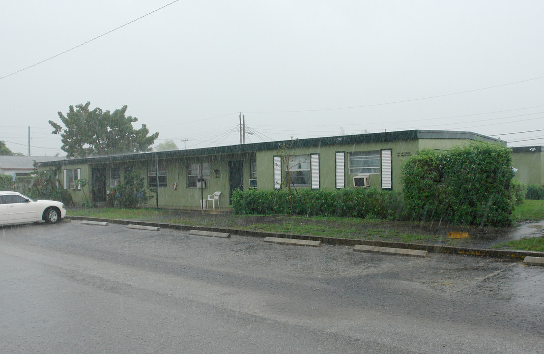 Our Community Apartments at Collins in Hollywood, FL - Building Photo