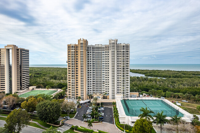 St. Laurent at Waterpark Place Condos in Naples, FL - Foto de edificio - Building Photo