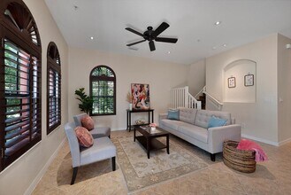 8945 Malibu St in Naples, FL - Foto de edificio - Building Photo