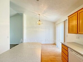 1785 Cougar Ave SW in Albany, OR - Building Photo - Building Photo