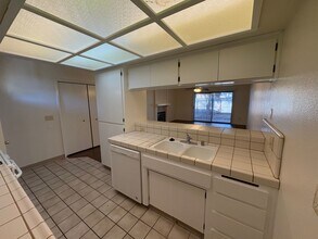 4731 W School Ave in Visalia, CA - Building Photo - Building Photo