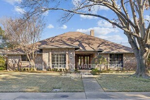 6505 Copper Creek Dr in Dallas, TX - Building Photo