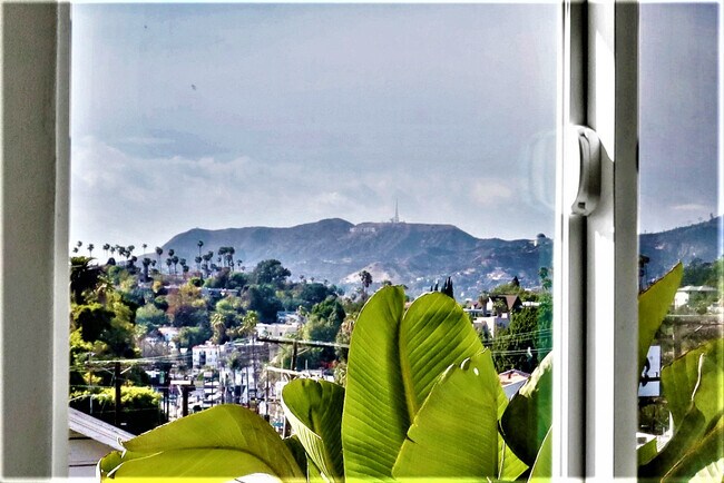 2420 W Sunset Blvd, Unit 4 in Los Angeles, CA - Building Photo - Building Photo