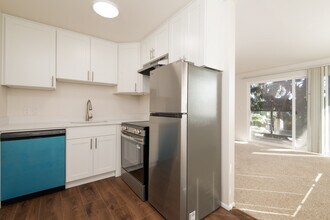 569 Lee St in Seattle, WA - Building Photo - Building Photo