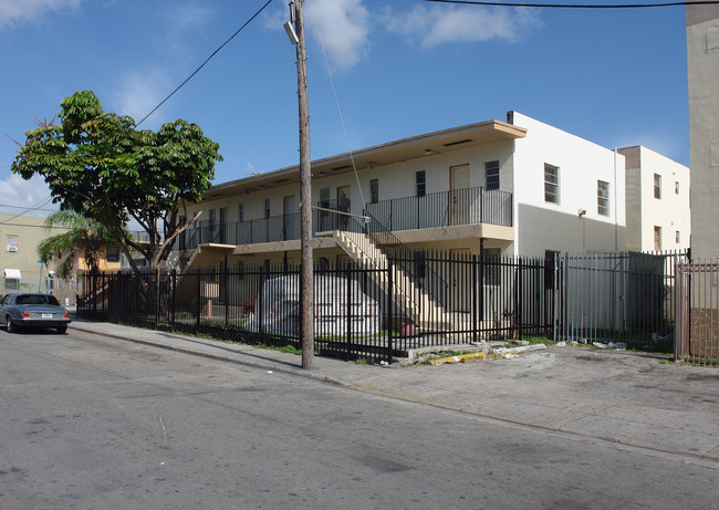 Bahia Apartments in Miami, FL - Building Photo - Building Photo