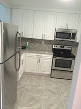 7920 Camino Real, Unit E305 in Miami, FL - Building Photo - Building Photo