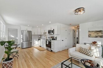 13 Centerville Dr in Salem, NH - Building Photo - Building Photo