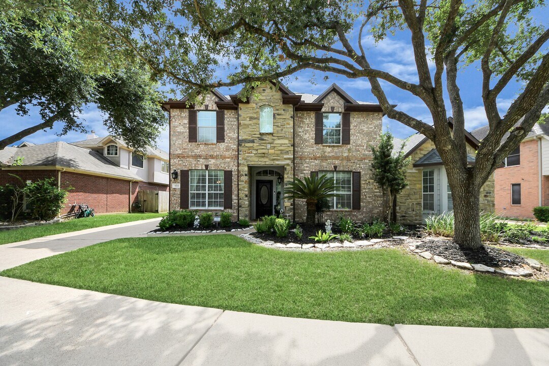 3715 Hawkins Ct in Missouri City, TX - Building Photo