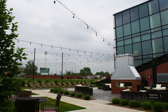 Stadium Lofts & Flats in Indianapolis, IN - Foto de edificio - Building Photo