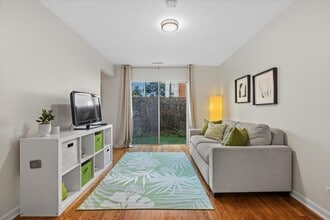 7322 Randolph St in Forest Park, IL - Foto de edificio - Building Photo