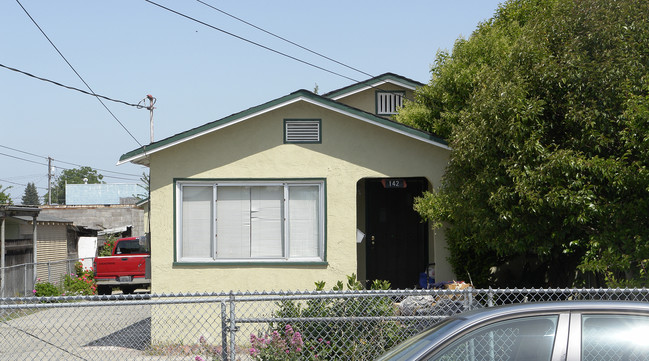 136-142 Laurel Ave in Hayward, CA - Building Photo - Building Photo