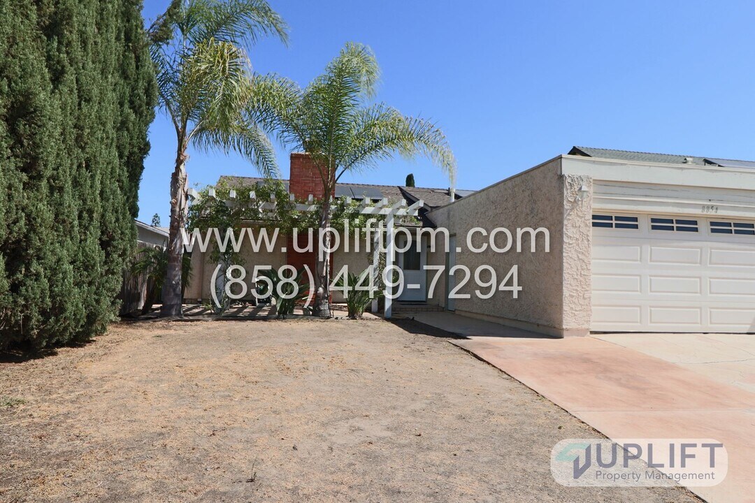 8854 Bralorne Way in San Diego, CA - Building Photo