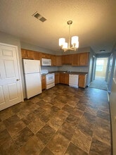 8121 N Main St, Unit 12 in Eden, NY - Foto de edificio - Building Photo