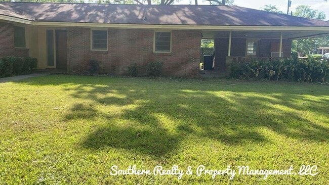 2542 Churchill Dr in Montgomery, AL - Foto de edificio - Building Photo