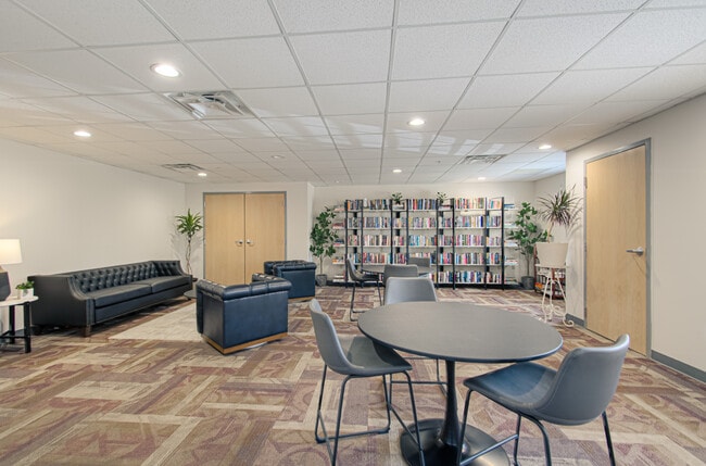 Englewood Vista in Gladstone, MO - Building Photo - Building Photo