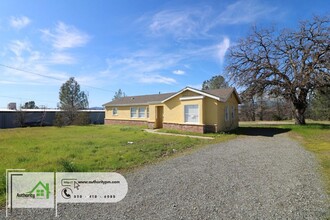 794 Twin View Blvd in Redding, CA - Building Photo - Building Photo