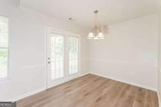 6043 W Creekview Ct in Rex, GA - Building Photo - Building Photo