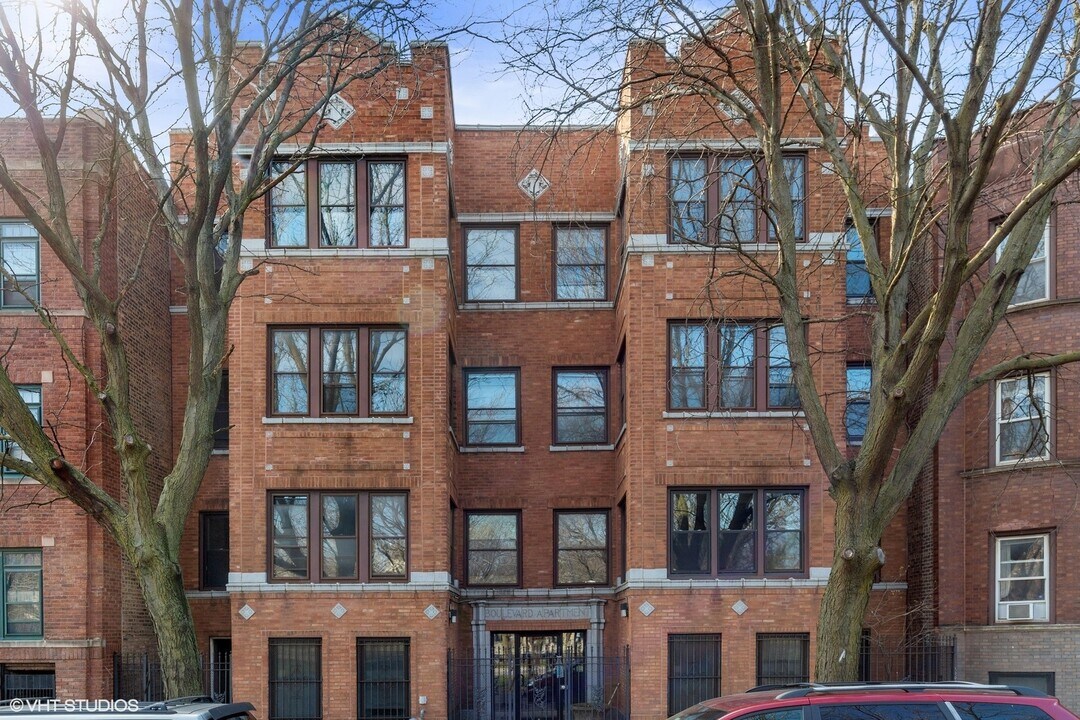1940 N Humboldt Blvd in Chicago, IL - Building Photo