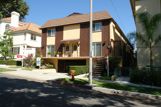 622 E Palm Ave in Burbank, CA - Building Photo - Building Photo