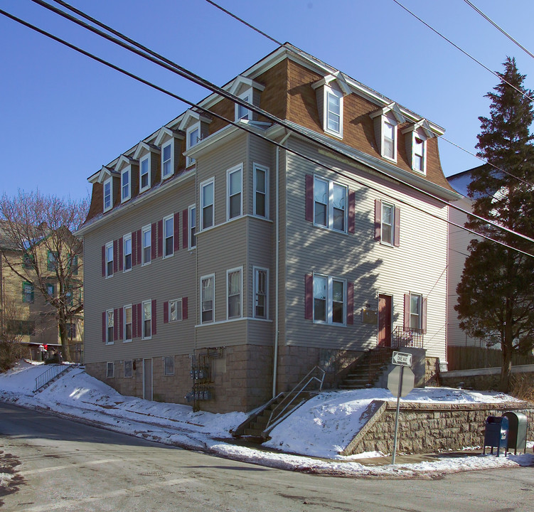 446 Whipple St in Fall River, MA - Building Photo