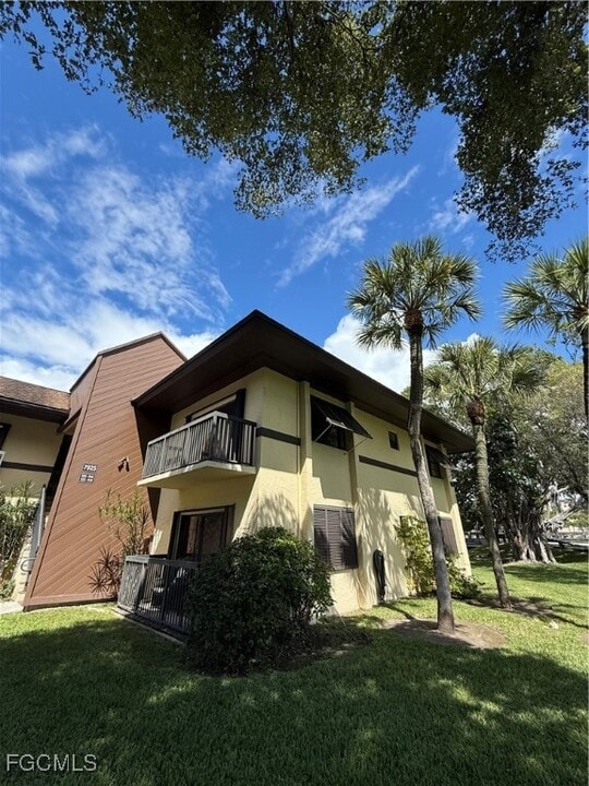 7925 SW 86th St in Miami, FL - Foto de edificio