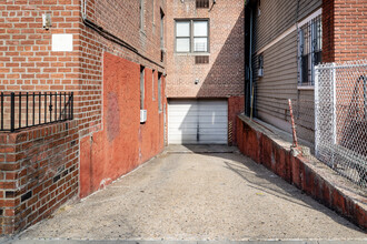 8835 162nd St in Jamaica, NY - Building Photo - Building Photo