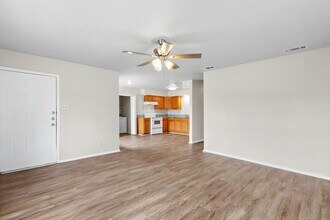 101-103 Lockhart St in San Marcos, TX - Building Photo - Building Photo