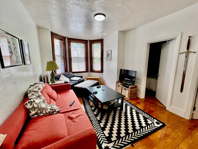 4 Adella Pl, Unit 1