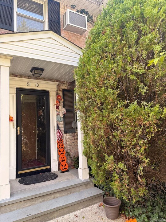 81-10 Langdale St in Queens, NY - Building Photo