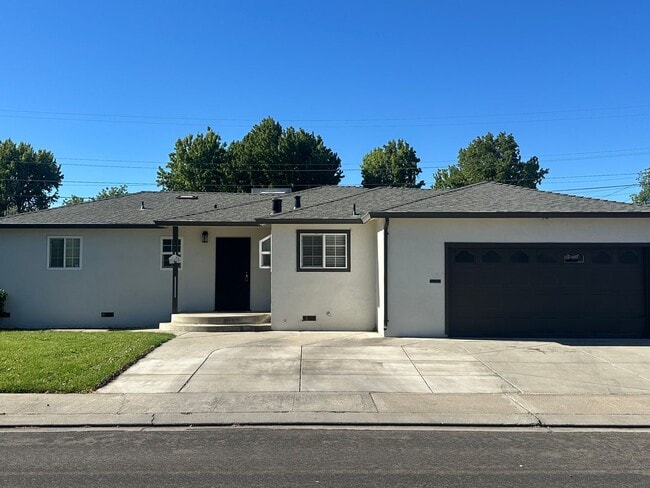 property at 1418 Suzanne Dr