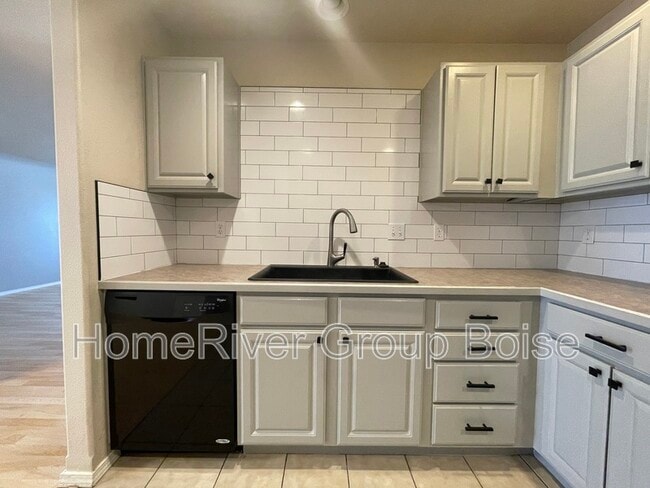 9733 W Brogan Dr in Boise, ID - Building Photo - Building Photo