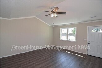 117 E Veterans Pkwy in Rogers, AR - Building Photo - Building Photo