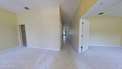 12404 Hatton Chase Ln E in Jacksonville, FL - Building Photo - Building Photo