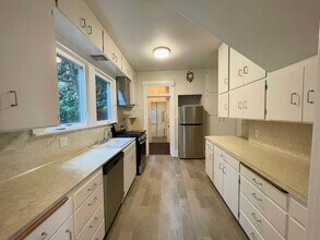 2423 11th Ave E in Seattle, WA - Building Photo - Building Photo