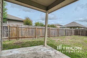 320 Almquist St in Hutto, TX - Building Photo - Building Photo
