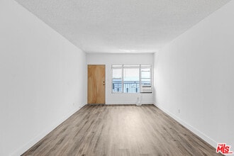 1812 N Gramercy Pl in Los Angeles, CA - Building Photo - Building Photo