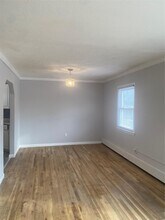123 Lakeway Dr in West Babylon, NY - Building Photo - Building Photo