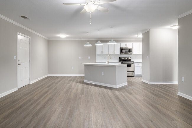 SomerHill Farms Apartments in Gainesville, VA - Foto de edificio - Interior Photo