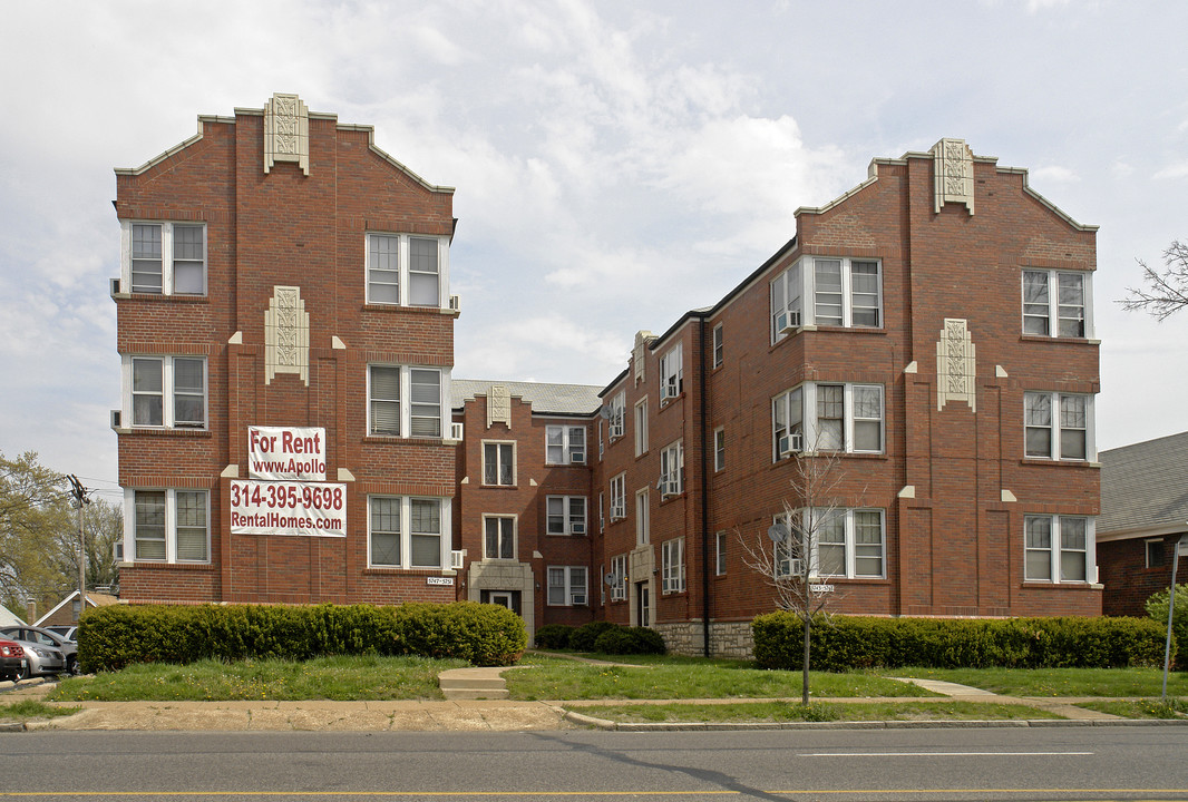 5743-5751 Chippewa St in St. Louis, MO - Building Photo