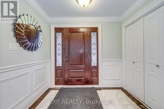 1135 Montrose Abbey Dr in Oakville, ON - Building Photo - Building Photo