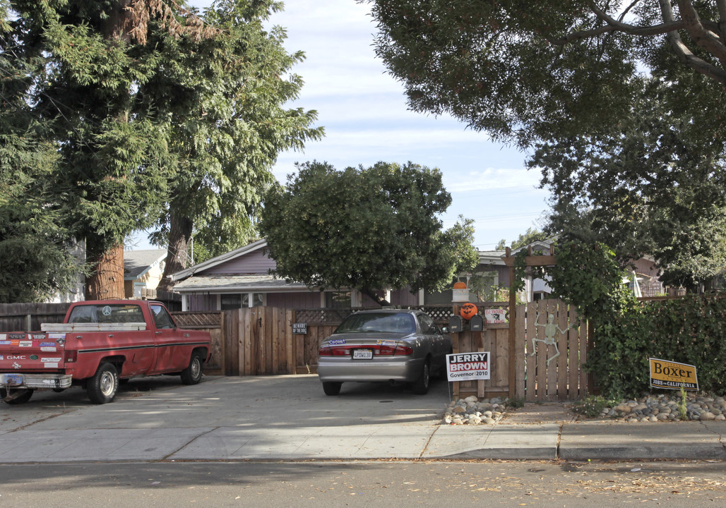 2821-2823 Devonshire Ave in Redwood City, CA - Building Photo