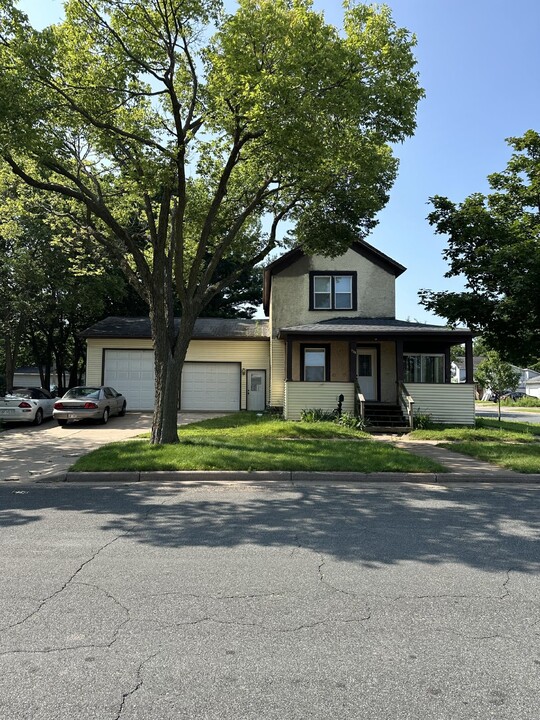 739 Broadway St in Eau Claire, WI - Building Photo