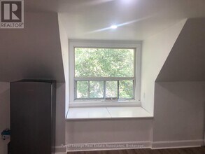 2283 Dundas St W in Toronto, ON - Building Photo - Building Photo